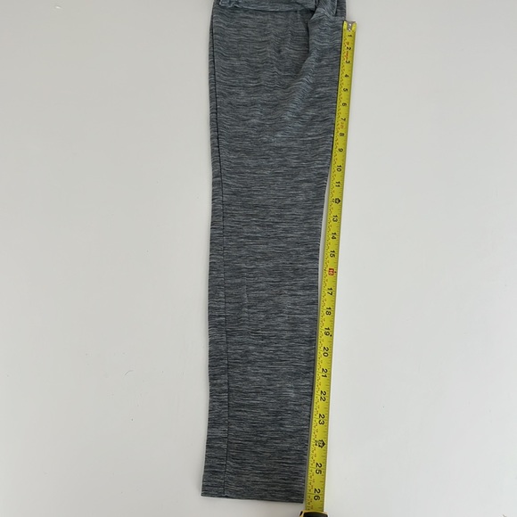 New Balance Buttery Fabric Gray Leggings Size Small - Picture 8 of 8